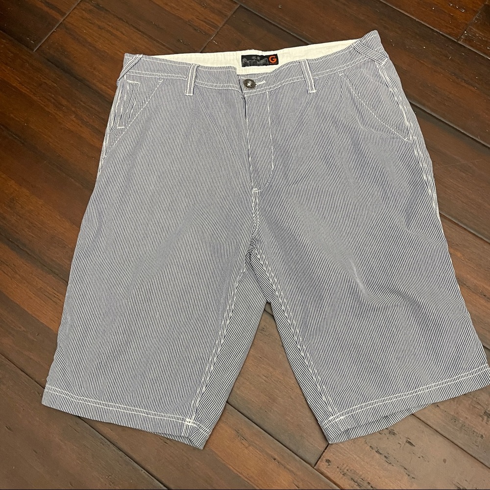 G by Guess Men’s Navy & White PinStripe Bermuda Shorts Size 32